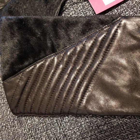 NWT Vince Camuto leather gloves with faux fur trim - Picture 3 of 4